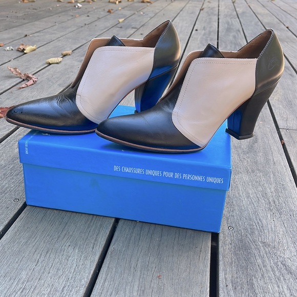 John Fluevog©️ black and white beautiful and COMFORTABLE heels. - Picture 6 of 13